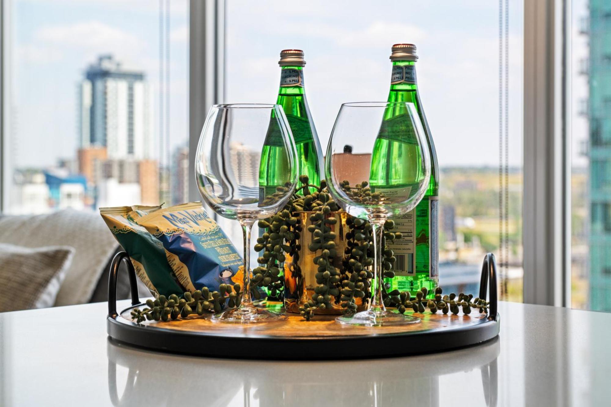 Modern Suite Calgary Downtown 5 Min Walk Stampede Zewnętrze zdjęcie